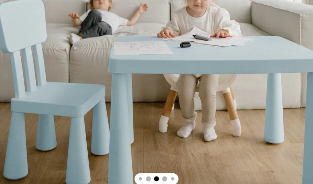 Детский стол и стулья