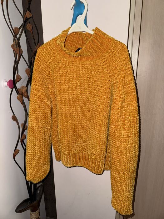 Пуловер Divided