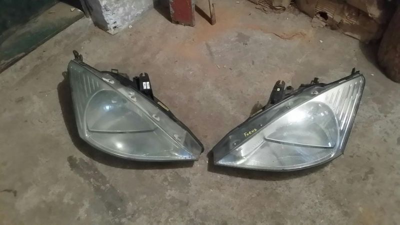 Ford Focus -  оригинални фарове