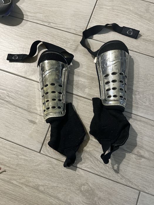 3 perechi de aparatori