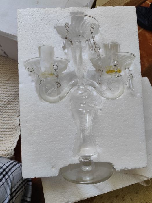 Sfeșnic din sticlă cu trei brațe