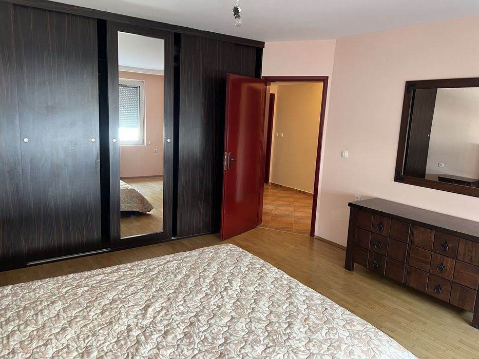 Дава се под наем Четиристаен апартамент в Велико Търново, Акация - 140 кв.м за 500 € - Снимка #9