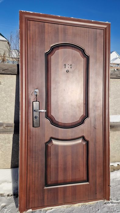 Продам входную дверь
