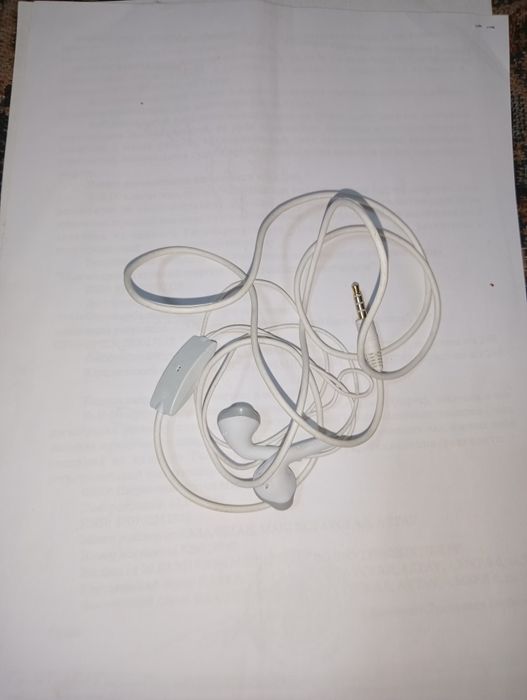 Продам наушники оригинал.