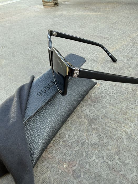 Vand ochelari de soare GUESS