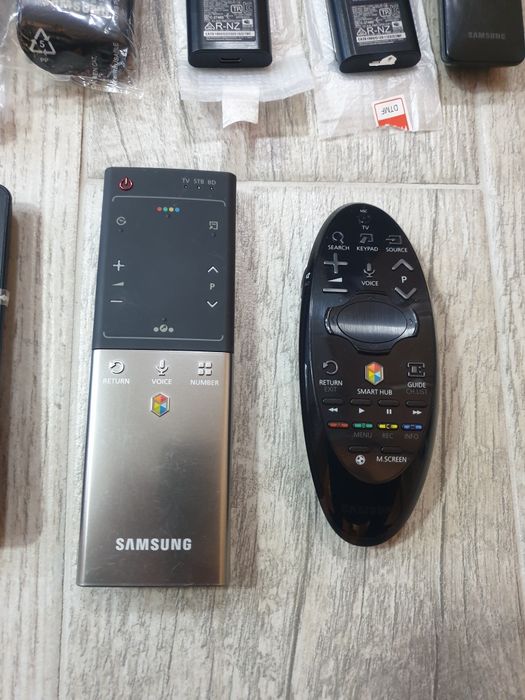 Telecomanda smart TV LED Samsung solara ovala metal cu butoane
