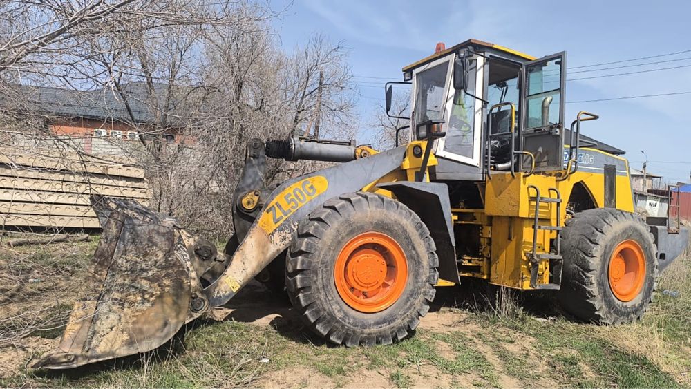 Погрузчик фронтальный