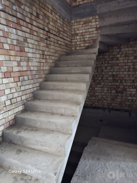 Karobkali uchastka sotiladi.Keles bitonka BYD auto salon orqasi.