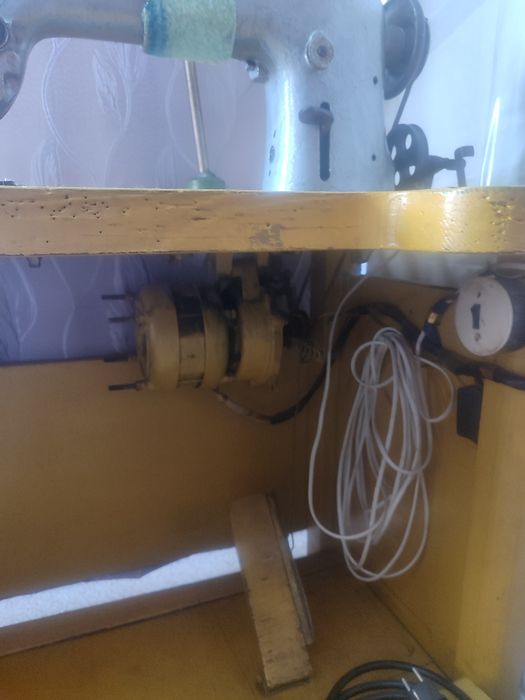 Продам швейную машинку