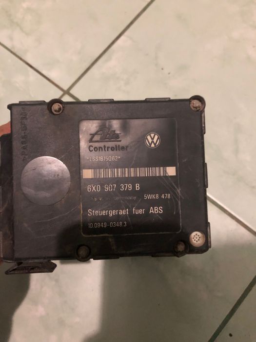Блок управления ABS на VW Polo