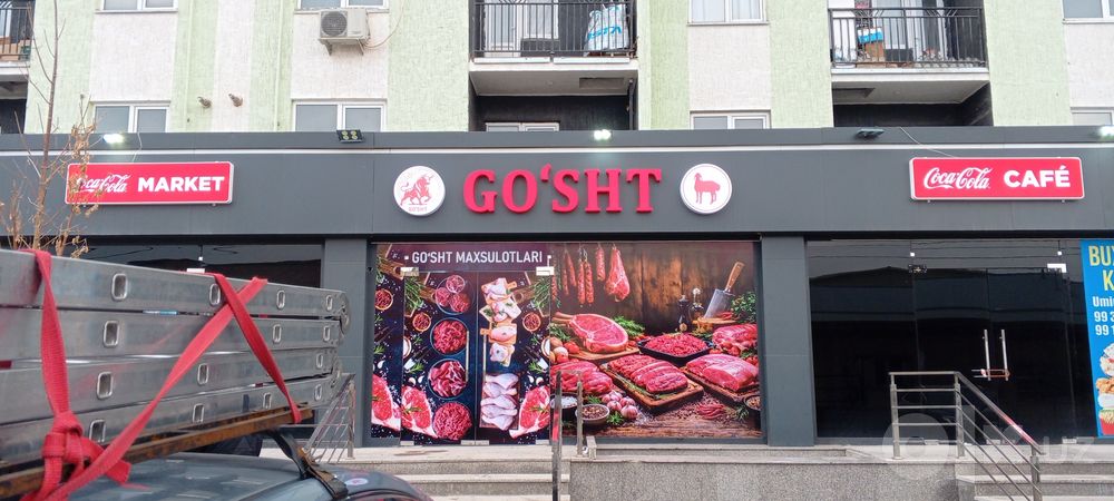Tashqi riklama. Burtma harflar banir arakal stila