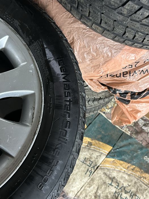 Продам комплект зимней резины R16