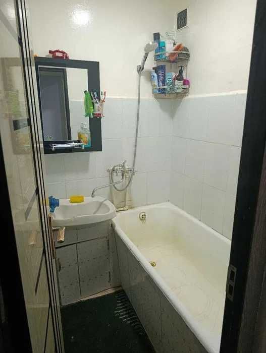 3 хонали 6 метр балконли квартира сотилади Динамо