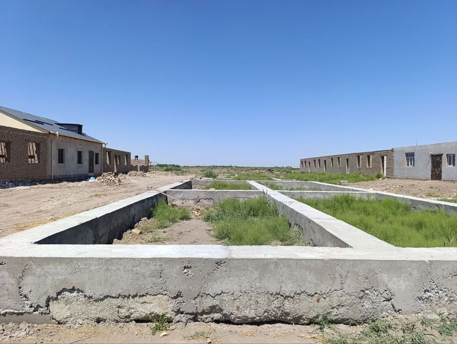 Shovot tumanida ot qormada kirgoq boyi maxallasi 200 kv uylar sotiladi