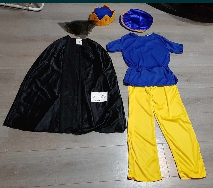 Costum de soldat , print si politist