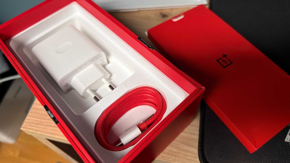 Vând telefon OnePlus 10T ca nou, cutie originală, 256GB, 16GB RAM