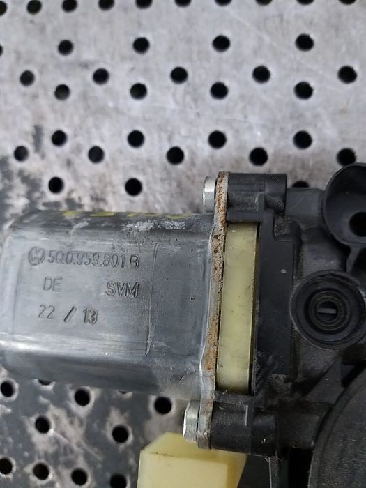 Motoras macara geam stanga fata vw golf 6 5k 0130822379 5q0959801b