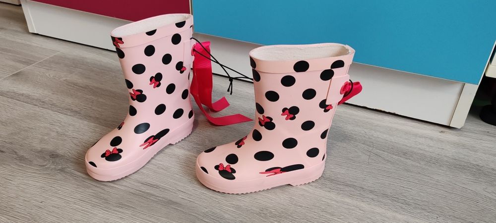 Încălțăminte/haine noi