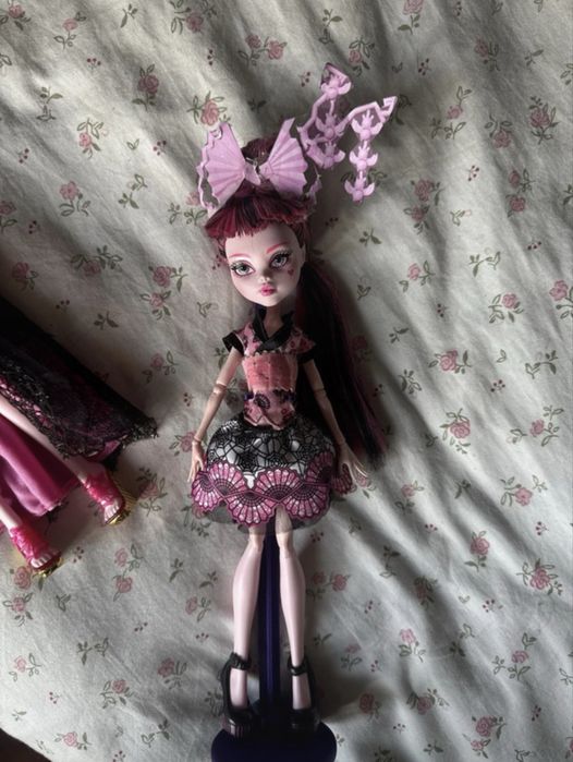 papusi monster high 13 wishes and monster exchange draculaura CITITI DESCRIEREA