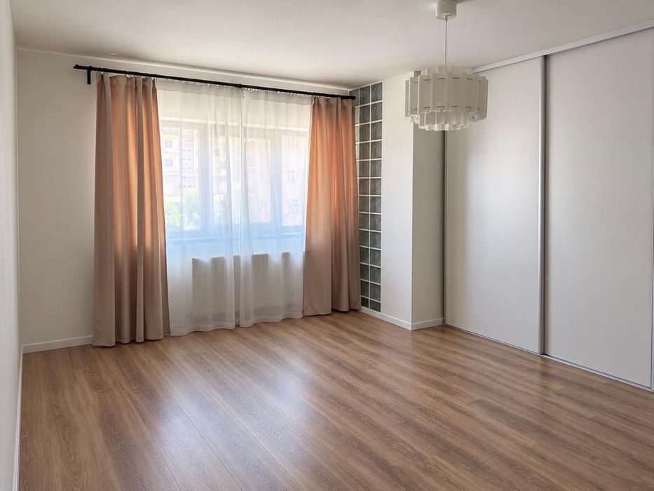 Apartament doua camere, decomandat 54 mp., loc de parcare cu CF, str.  Stejarului, Floresti