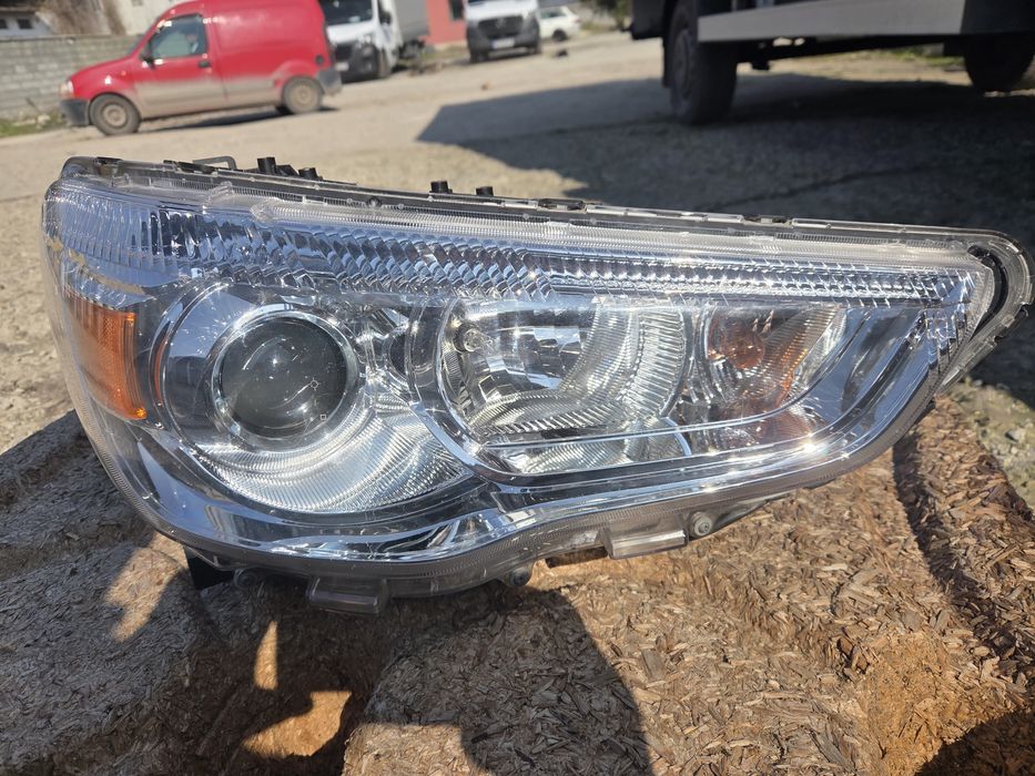 Фар Mitsubishi ASX