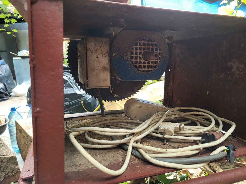 Masă de circular cu motor mare monofazic cu limitator de lățime!