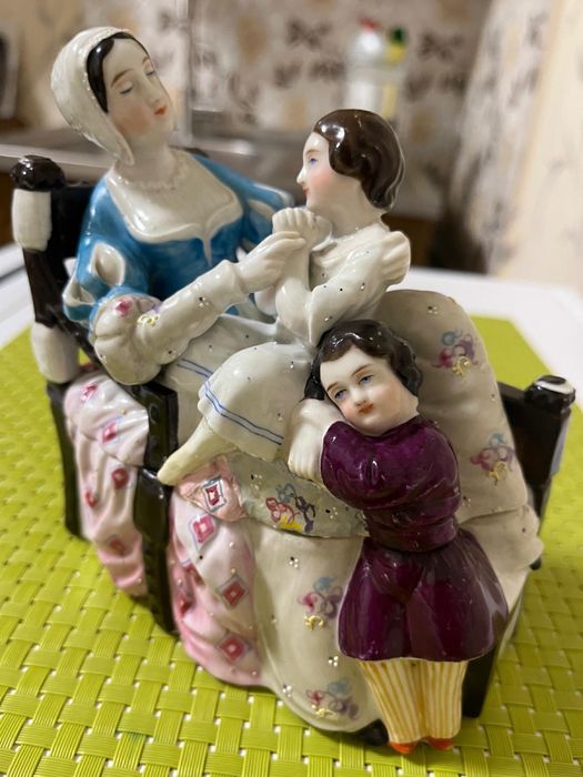 Статуэтка фарфоровая немецкая.