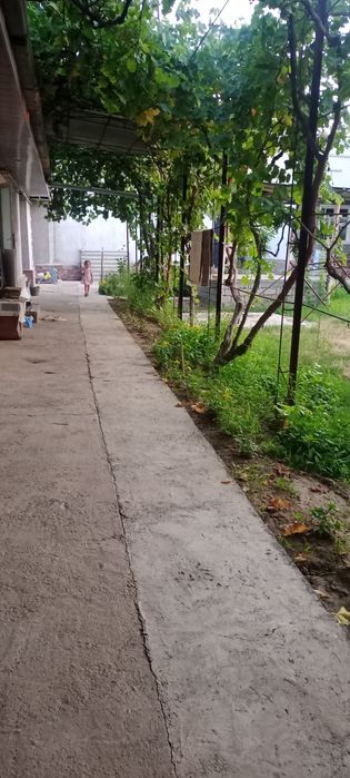 13 sotiq uy sotiladi xamma sharoit bor tayyor uy 9 xona 2 ta sanuzel