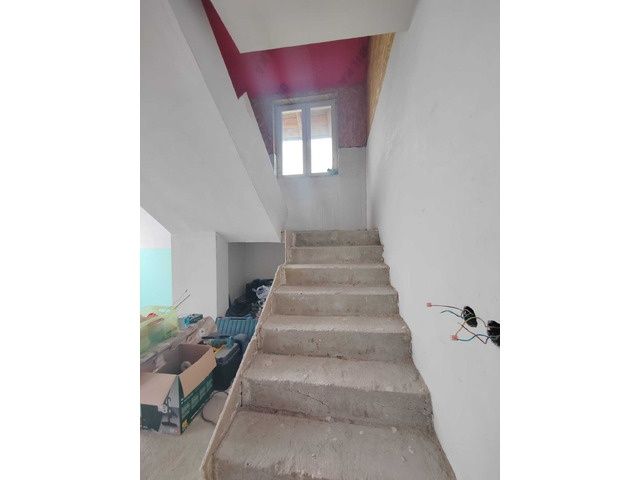 2 corpuri de casa în aceeași curte in Brătășanca
