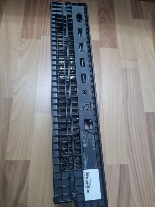 Se vinde Xbox One X