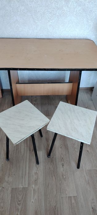 Стол для кухни 5000.   . .