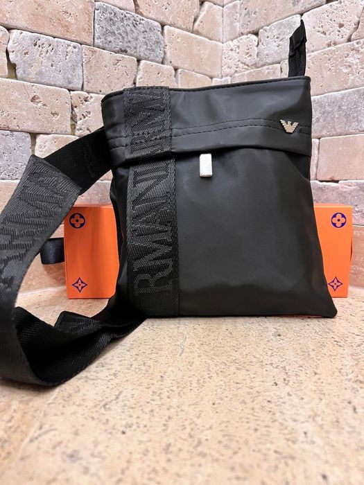 Мъжки чанти през рамо.