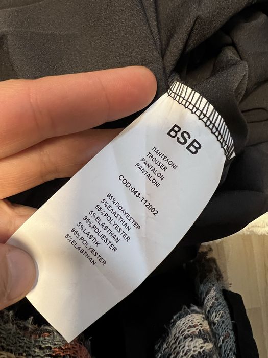 Pantaloni negri evazați plisați