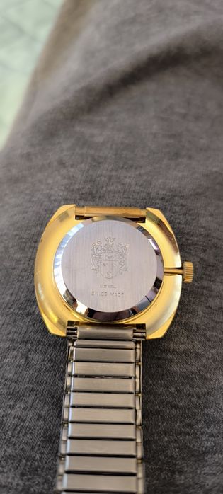 Ceas mecanic tip "Jump hour" Digital  Swiss