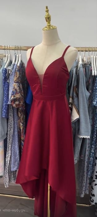 Червена стилна рокля