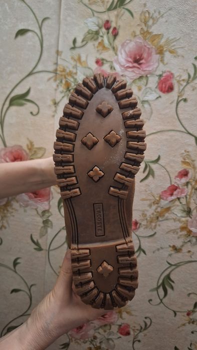 Обувь. Отдам за вкусняшку.