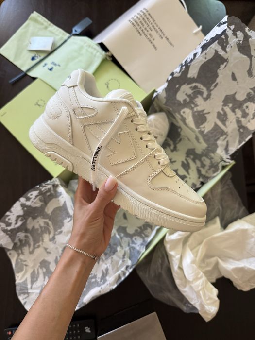 Бели дамски сникърси/кецове Off White
