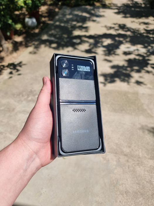Samsung Flip 4 kno'pkaliy versiyasi