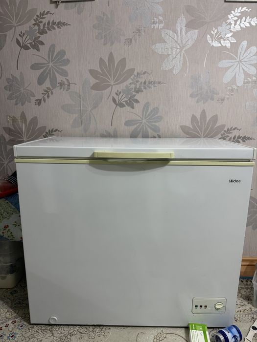Продам морозильный ларь midea 250литров