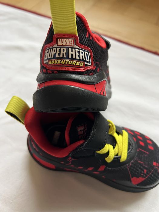 НОВИ Маратонки адидас номер 21