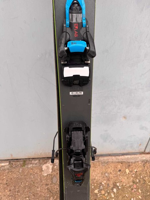 Ски с панти и колани