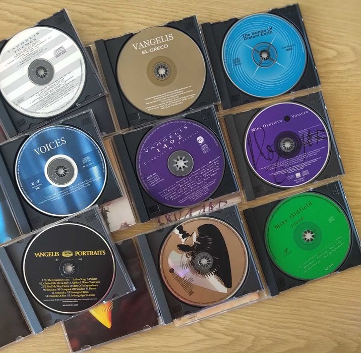 Продавам музикални СD дискове