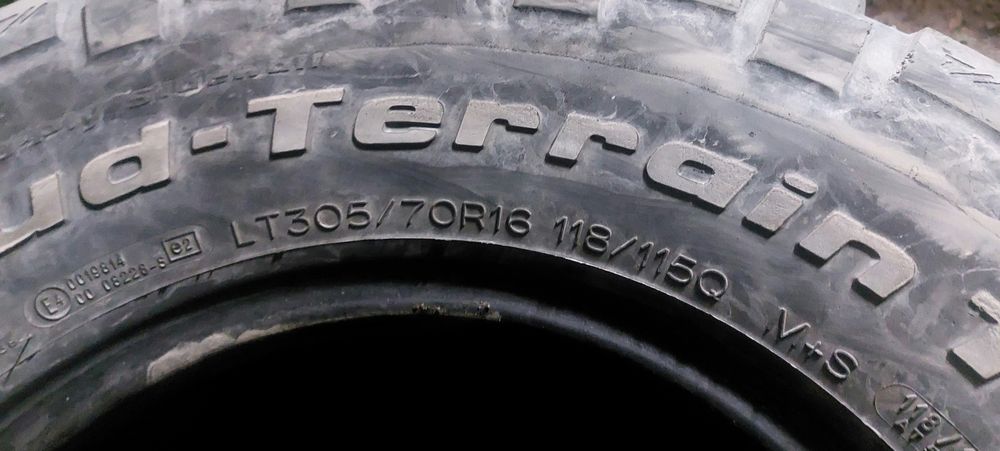 Шины 2шт. m/t 305/70/16
