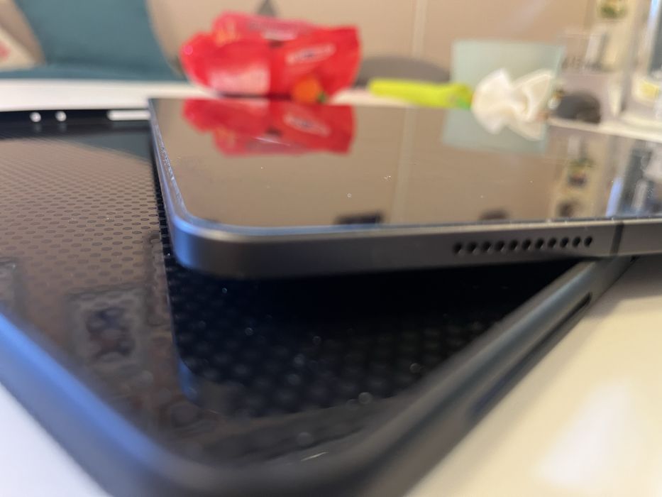 Продавам заменям ipd 12.9 m1 wifi + cell 256 GB