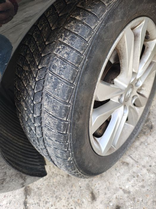 Vând 2 anvelope Continental 205/55/16