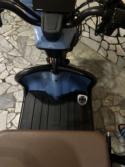 Skuter sotiladi 3 kishilik kattasi