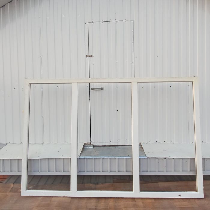 Продам пластиковую окну