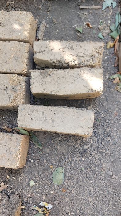 Продаётся кирпич