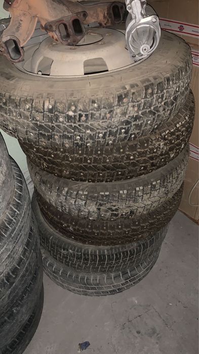 Продам шипованный шина