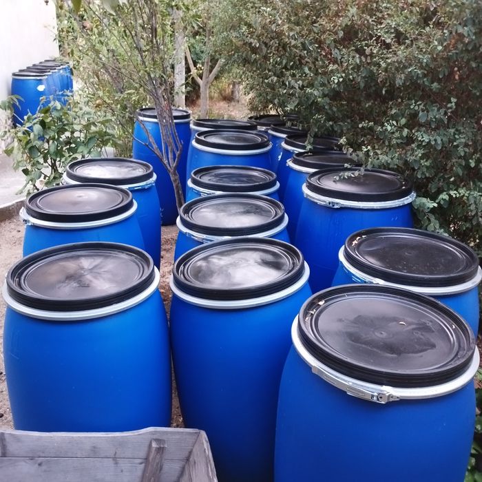 Продавам бидони 120лт, като нови!